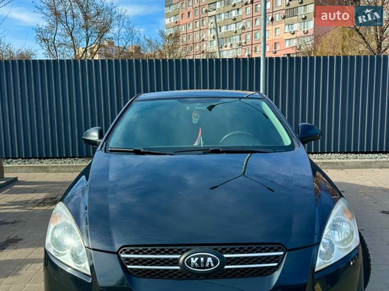 Хэтчбек Kia Ceed 2008 в Днепре