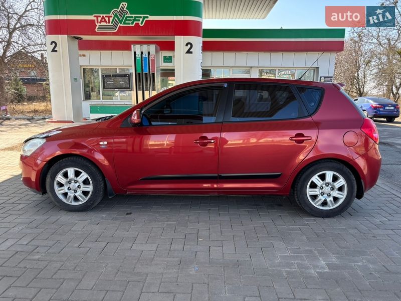 Хетчбек Kia Ceed 2008 в Гадячі
