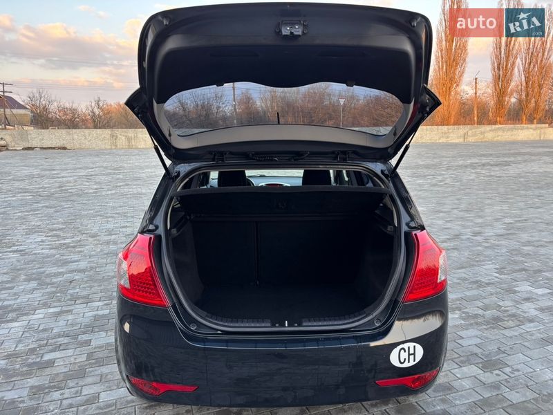 Хетчбек Kia Ceed 2011 в Хоролі