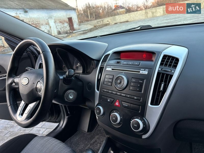 Хетчбек Kia Ceed 2011 в Хоролі