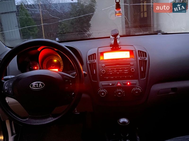 Хэтчбек Kia Ceed 2008 в Тлумаче