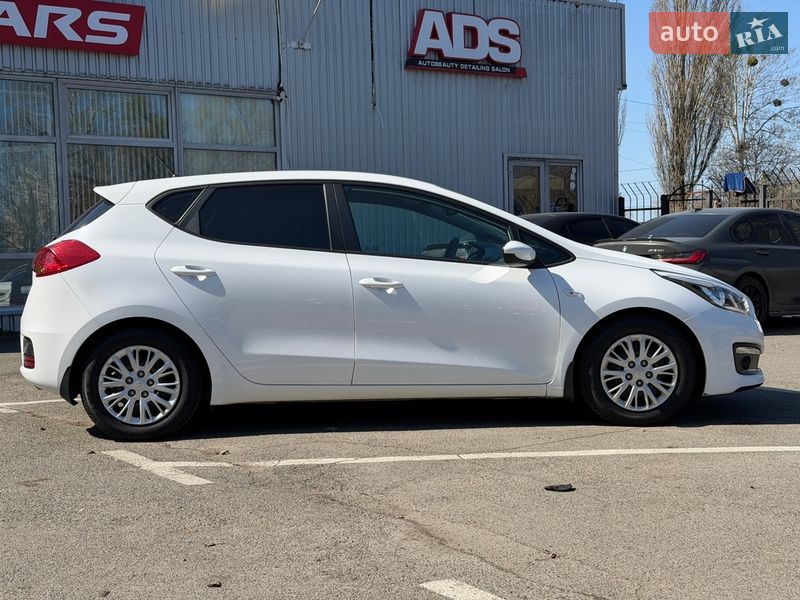 Хетчбек Kia Ceed 2016 в Києві фото 10 Хетчбек Kia Ceed 2016 в Києві