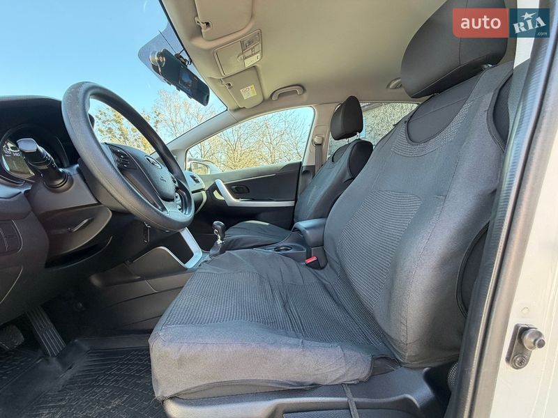 Хетчбек Kia Ceed 2016 в Києві фото 3 Хетчбек Kia Ceed 2016 в Києві