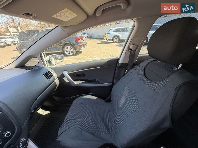 Хетчбек Kia Ceed 2016 в Києві фото 23 Хетчбек Kia Ceed 2016 в Києві