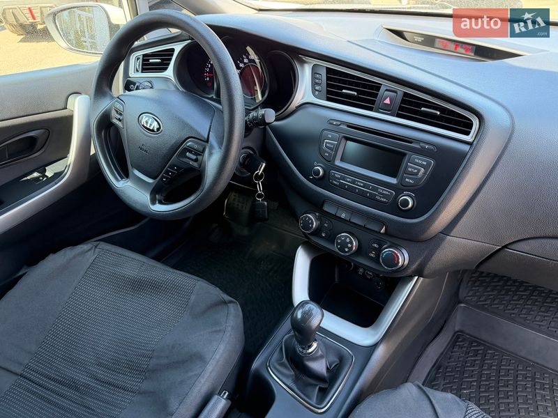 Хетчбек Kia Ceed 2016 в Києві фото 26 Хетчбек Kia Ceed 2016 в Києві