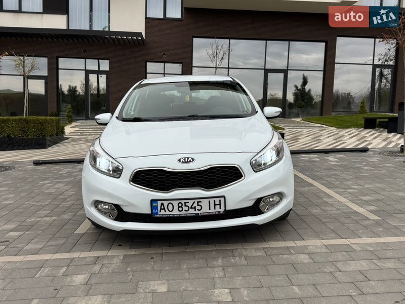 Хэтчбек Kia Ceed 2013 в Ужгороде