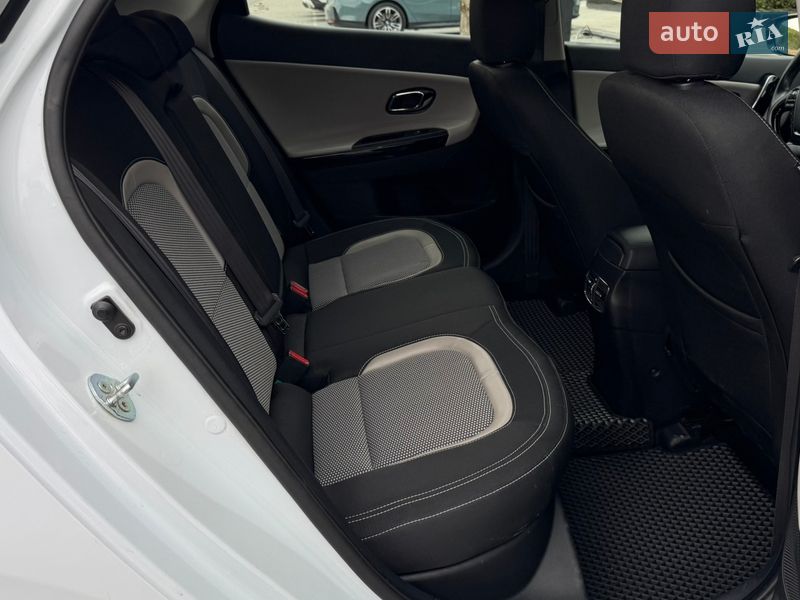 Хэтчбек Kia Ceed 2013 в Ужгороде