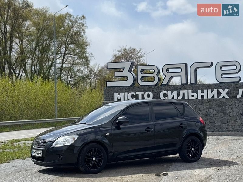 Хэтчбек Kia Ceed 2007 в Звягеле