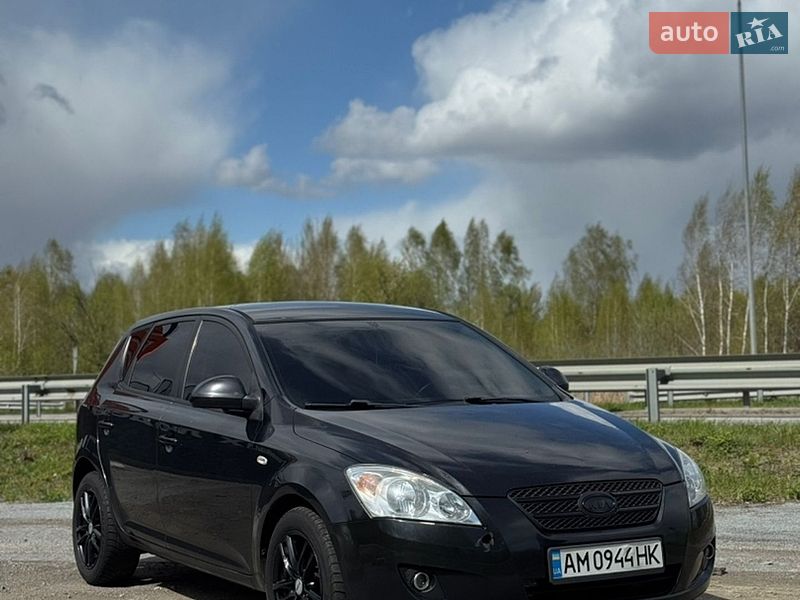 Хэтчбек Kia Ceed 2007 в Звягеле