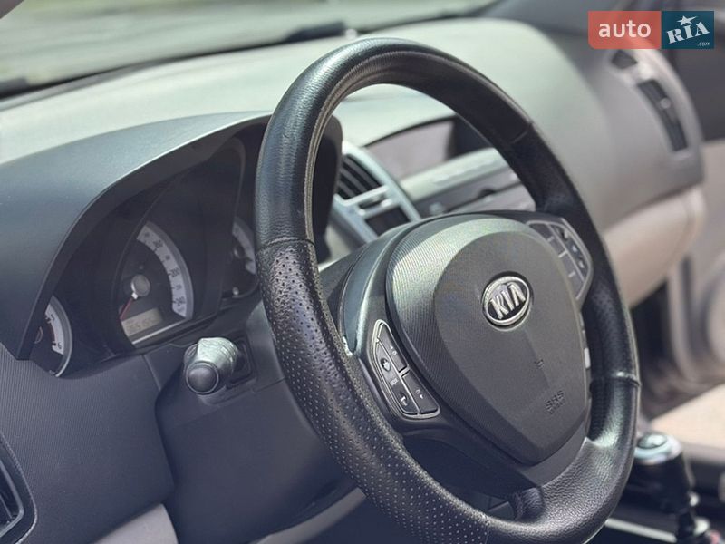 Хэтчбек Kia Ceed 2007 в Звягеле