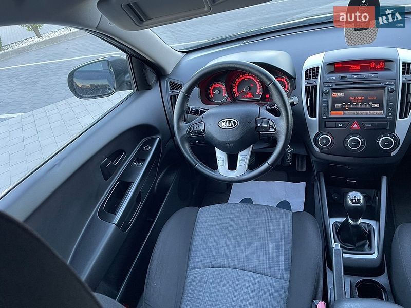 Универсал Kia Ceed 2012 в Городке