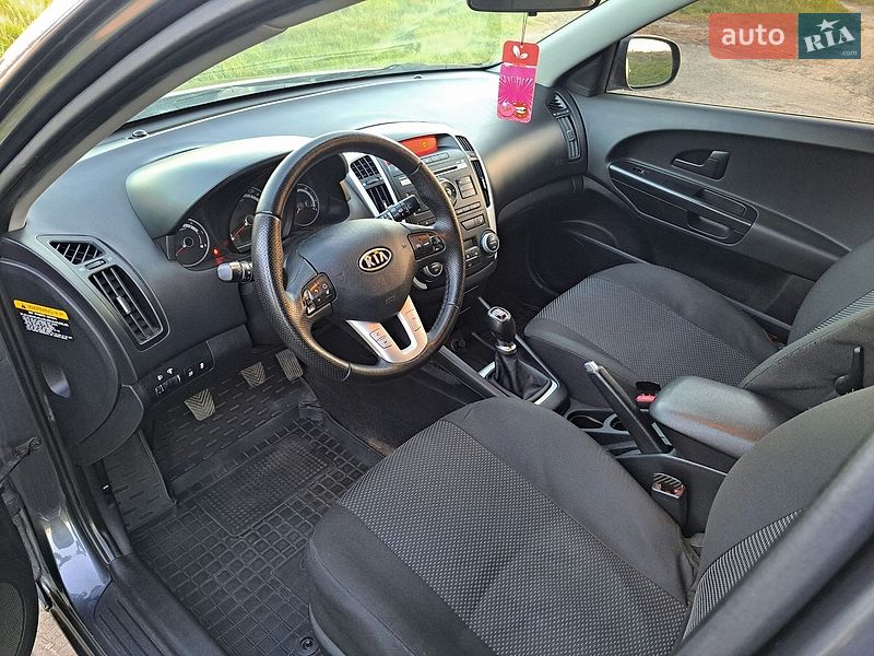 Универсал Kia Ceed 2012 в Ладыжине