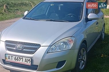 Хэтчбек Kia Ceed 2008 в Бурштыне