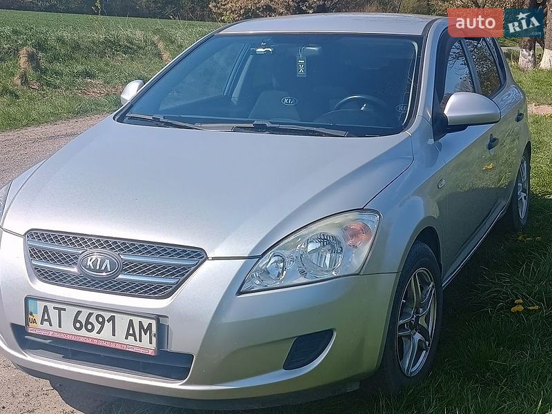 Хэтчбек Kia Ceed 2008 в Бурштыне