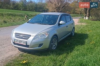 Хэтчбек Kia Ceed 2008 в Бурштыне