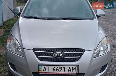 Хэтчбек Kia Ceed 2008 в Бурштыне