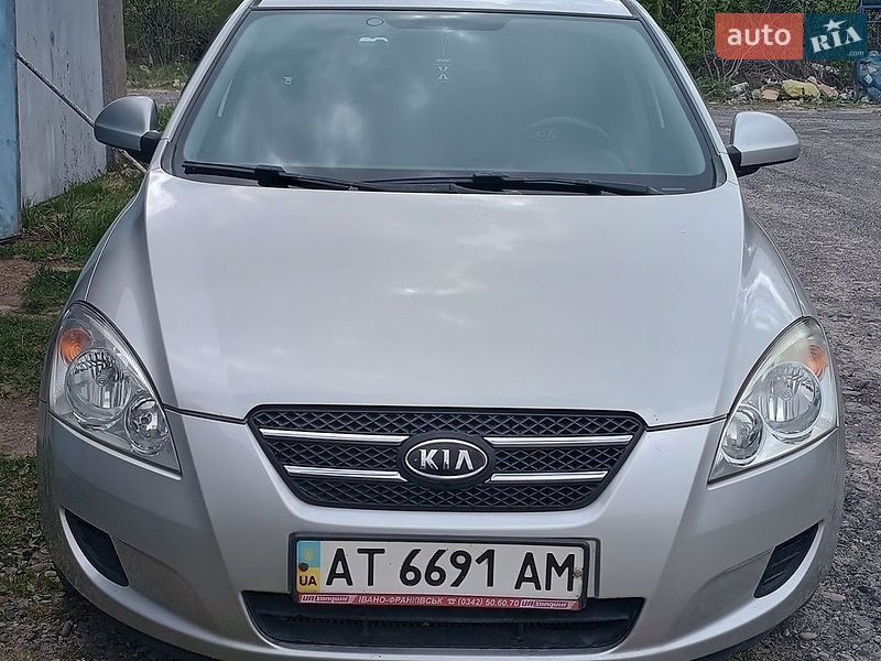Хэтчбек Kia Ceed 2008 в Бурштыне