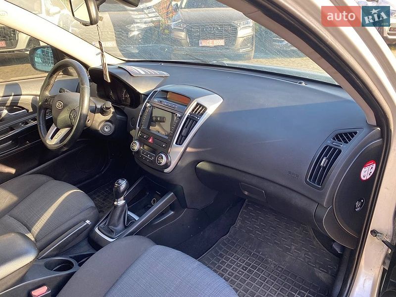 Универсал Kia Ceed 2010 в Львове