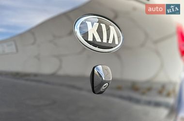 Хэтчбек Kia Ceed 2015 в Луцке