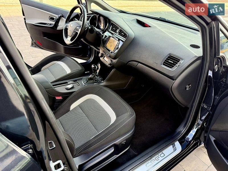 Хэтчбек Kia Ceed 2015 в Луцке
