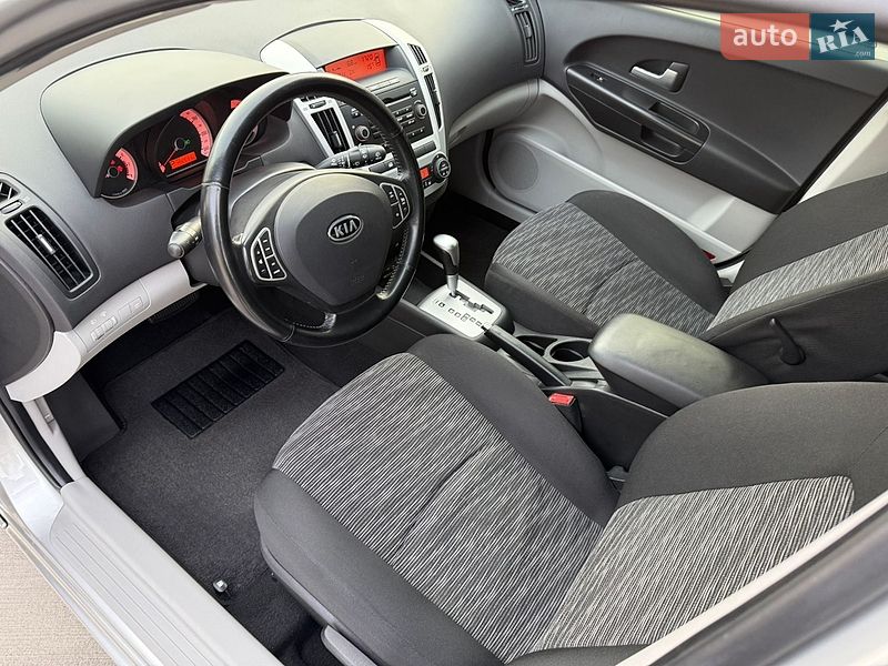 Хэтчбек Kia Ceed 2007 в Луцке