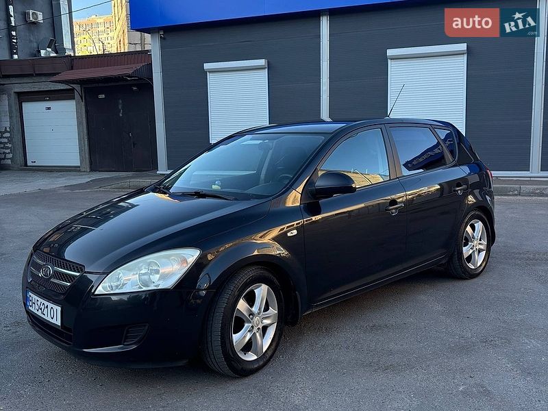 Хэтчбек Kia Ceed 2008 в Одессе