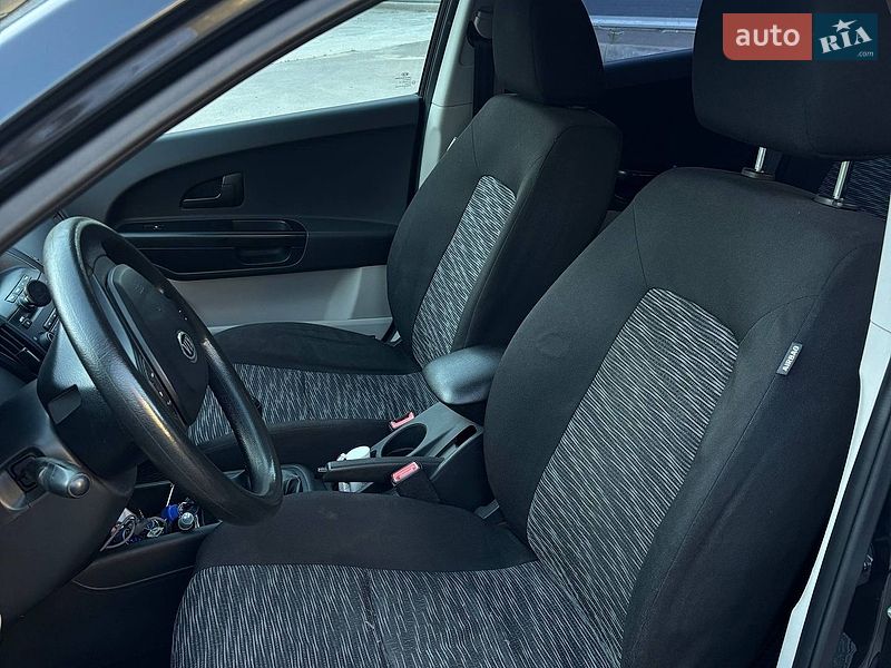 Хэтчбек Kia Ceed 2008 в Одессе