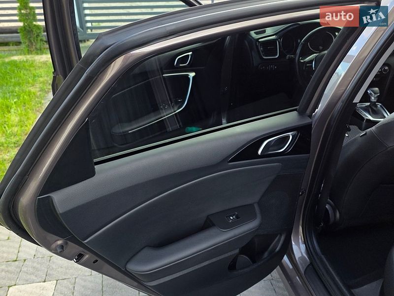 Хэтчбек Kia Ceed 2019 в Сарнах