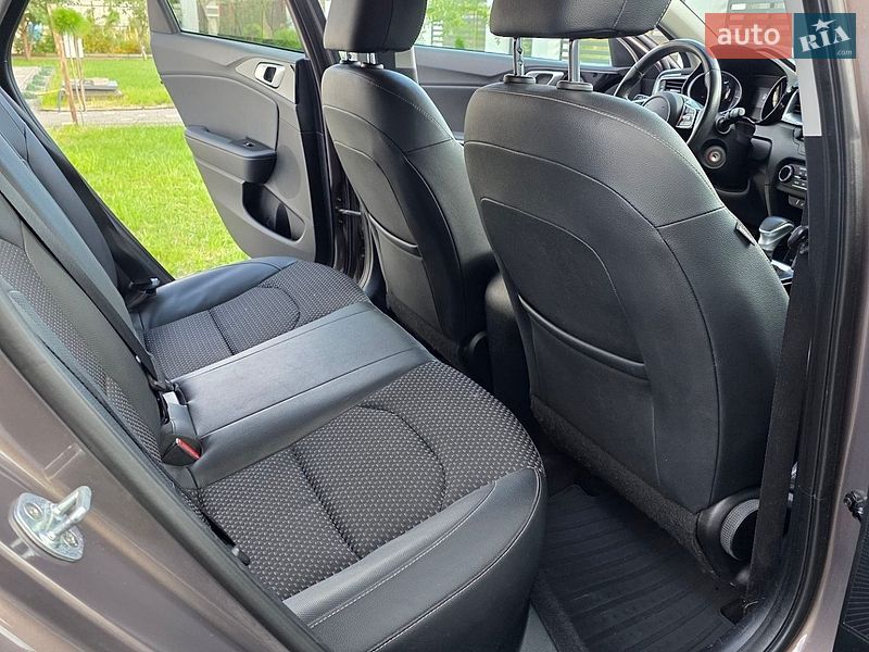 Хэтчбек Kia Ceed 2019 в Сарнах