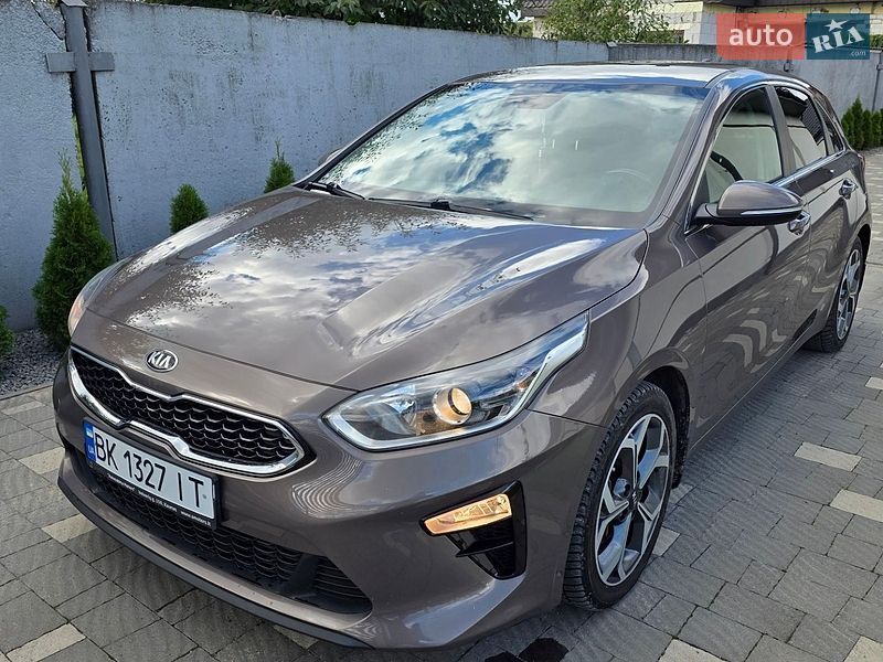 Хэтчбек Kia Ceed 2019 в Сарнах