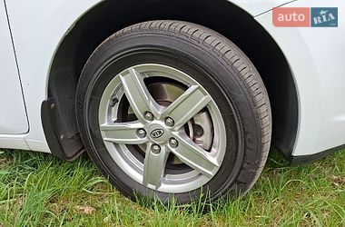 Хэтчбек Kia Ceed 2013 в Виннице