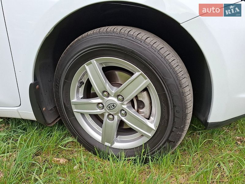 Хэтчбек Kia Ceed 2013 в Виннице