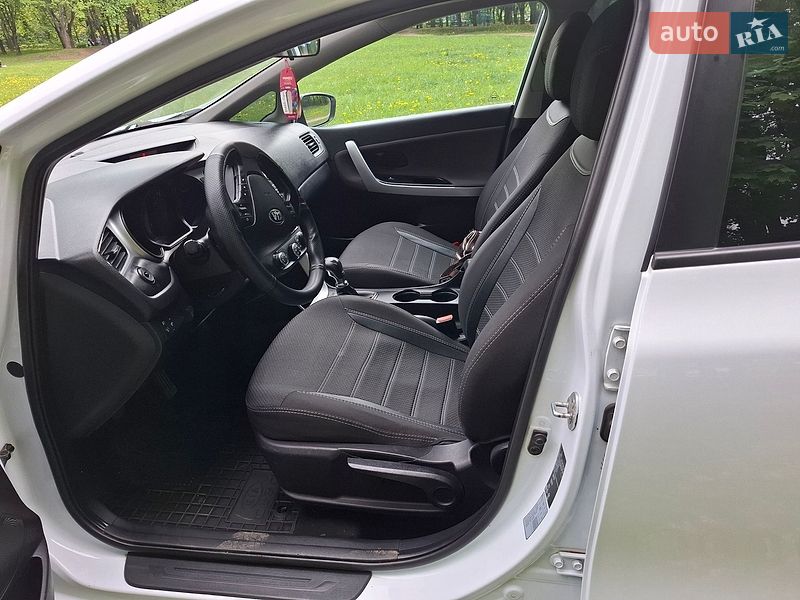 Хэтчбек Kia Ceed 2013 в Виннице