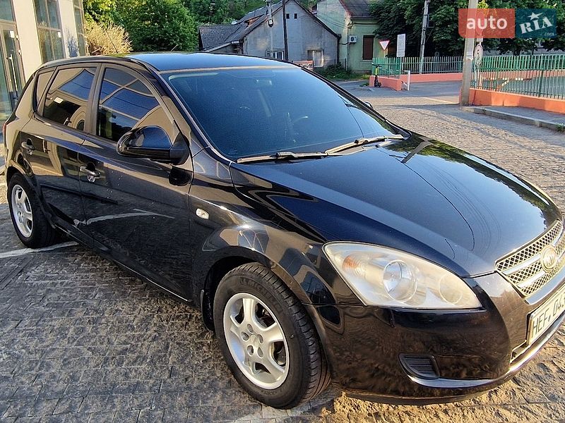 Хетчбек Kia Ceed 2008 в Ужгороді