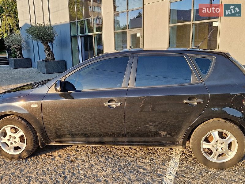 Хетчбек Kia Ceed 2008 в Ужгороді