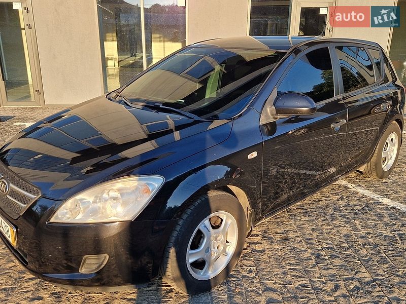 Хетчбек Kia Ceed 2008 в Ужгороді