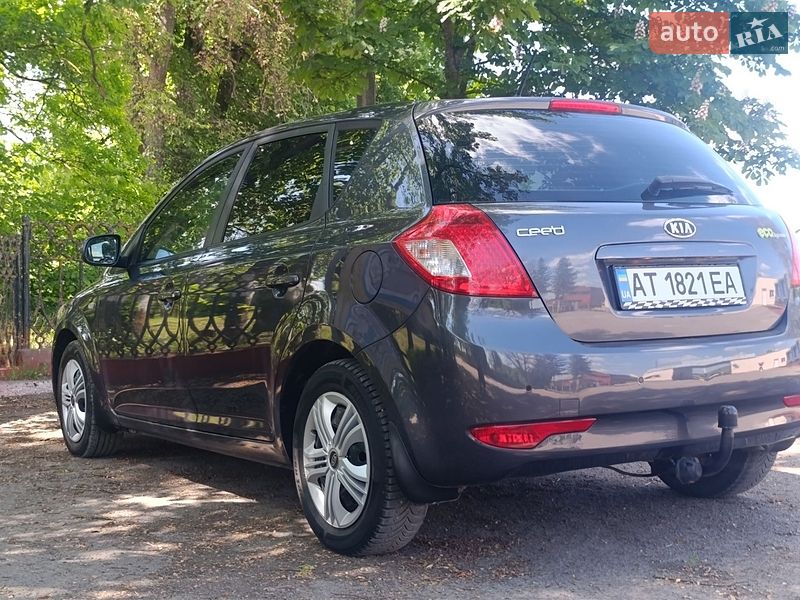 Хэтчбек Kia Ceed 2012 в Рогатине