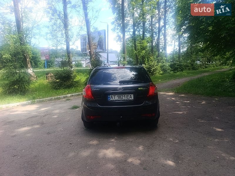 Хэтчбек Kia Ceed 2012 в Рогатине