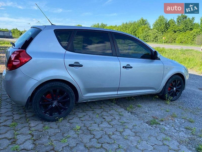 Хэтчбек Kia Ceed 2007 в Ярмолинцах