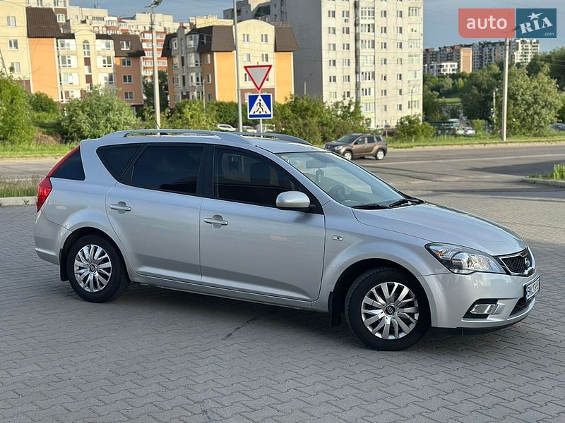 Универсал Kia Ceed 2010 в Хмельницком
