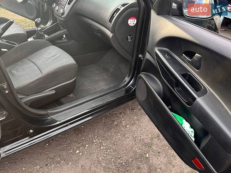 Хэтчбек Kia Ceed 2011 в Днепре