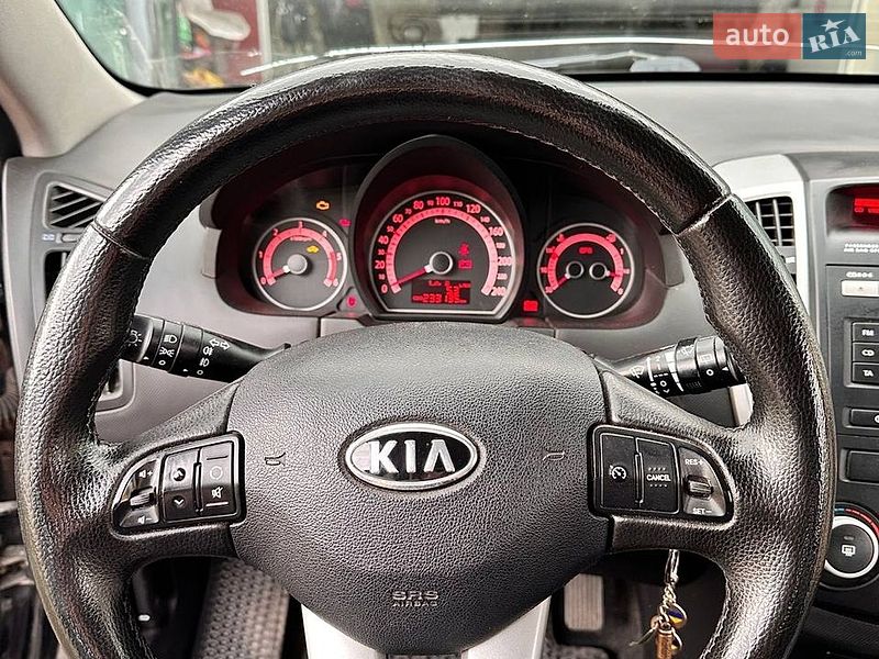 Хэтчбек Kia Ceed 2011 в Днепре