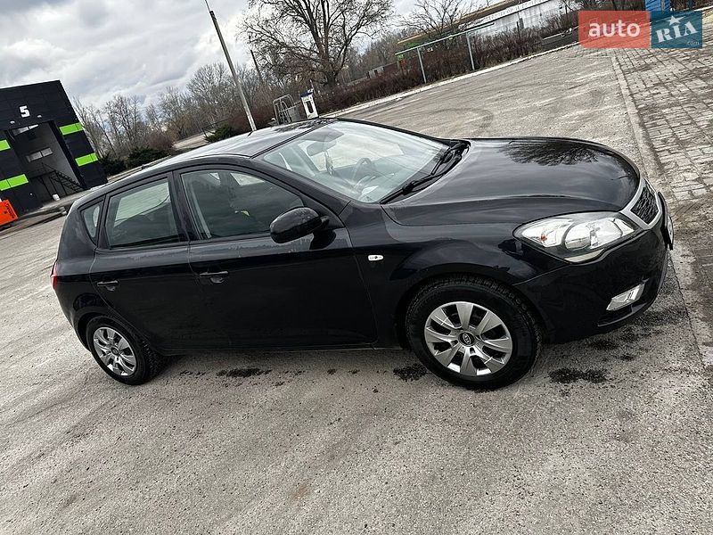 Хэтчбек Kia Ceed 2011 в Днепре