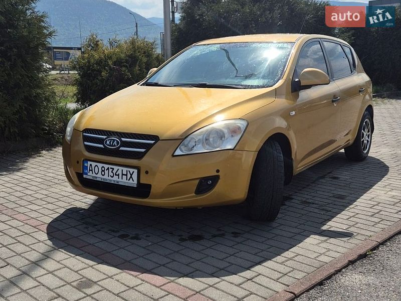 Хэтчбек Kia Ceed 2009 в Тячеве