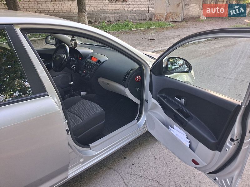 Хэтчбек Kia Ceed 2007 в Первомайске