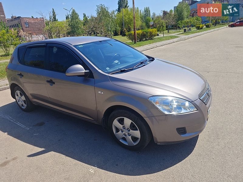 Хэтчбек Kia Ceed 2008 в Кривом Роге