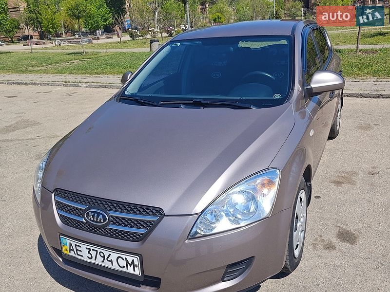 Хэтчбек Kia Ceed 2008 в Кривом Роге
