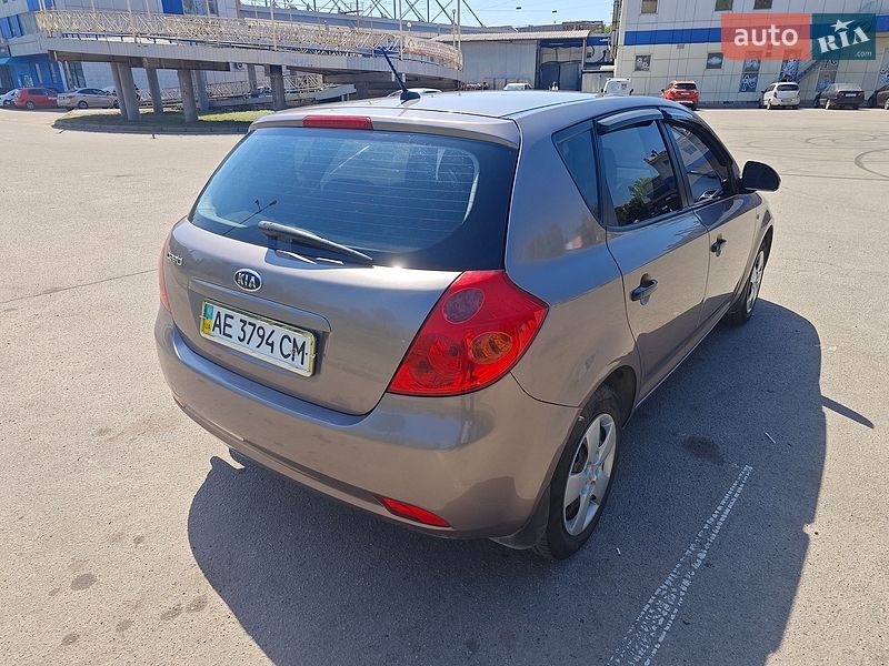 Хэтчбек Kia Ceed 2008 в Кривом Роге
