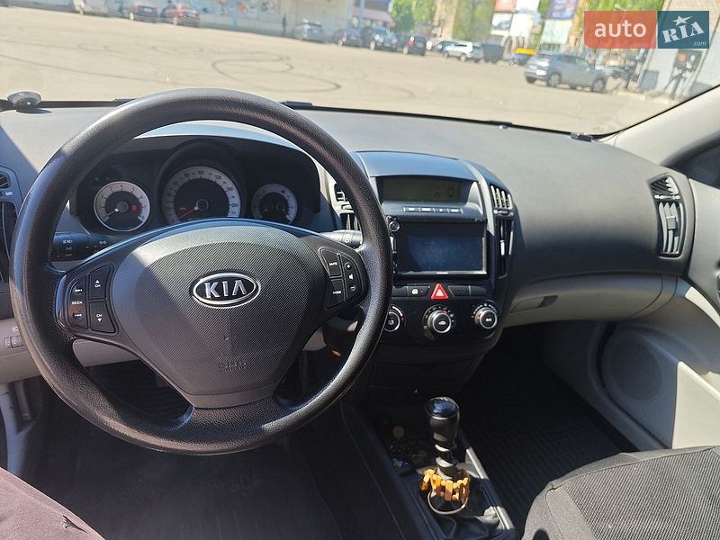 Хэтчбек Kia Ceed 2008 в Кривом Роге