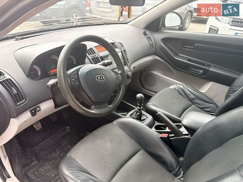 Хэтчбек Kia Ceed 2008 в Днепре